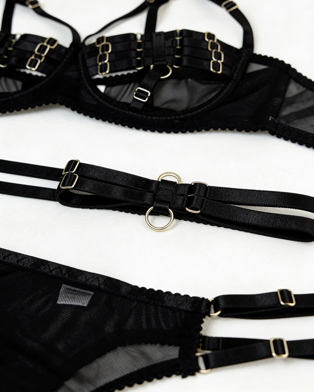 The Atelier Garter Set